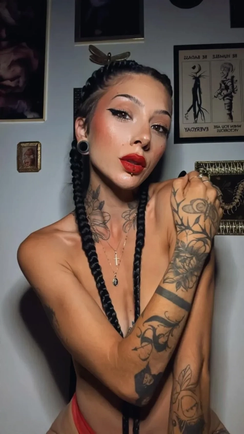 Lirpa - Photo de profil MYM - Créatrice premium | French Modèles