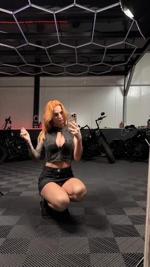 Deborahssecret - Photo de couverture MYM - Créatrice premium | French Modèles