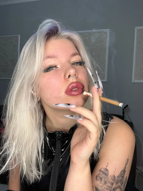 Ritawarner mym media leak - photo publique MYM | French Modeles