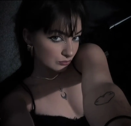 Vivioparis - Photo de profil MYM - Créatrice premium | French Modèles