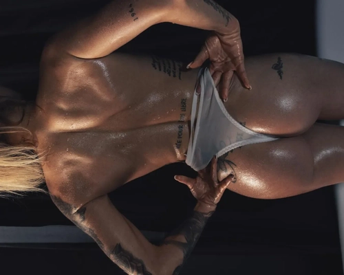 Laura_inked - Photo de couverture MYM - Créatrice premium | French Modèles