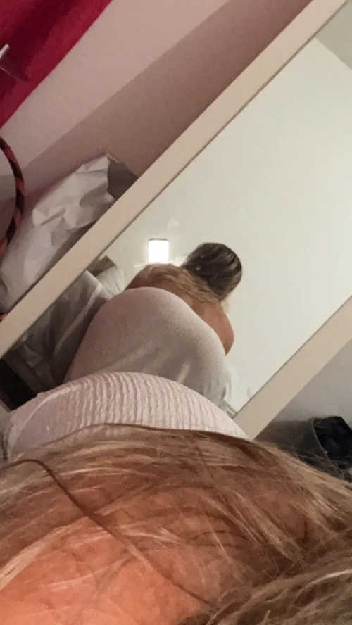 Emiliedvlt mym media leak - Photo 2 | French Modeles