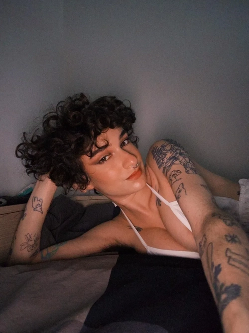 Lalhoevera - Photo de profil MYM - Créatrice premium | French Modèles