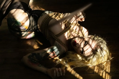 Evilhain - Photo de couverture MYM - Créatrice premium | French Modèles