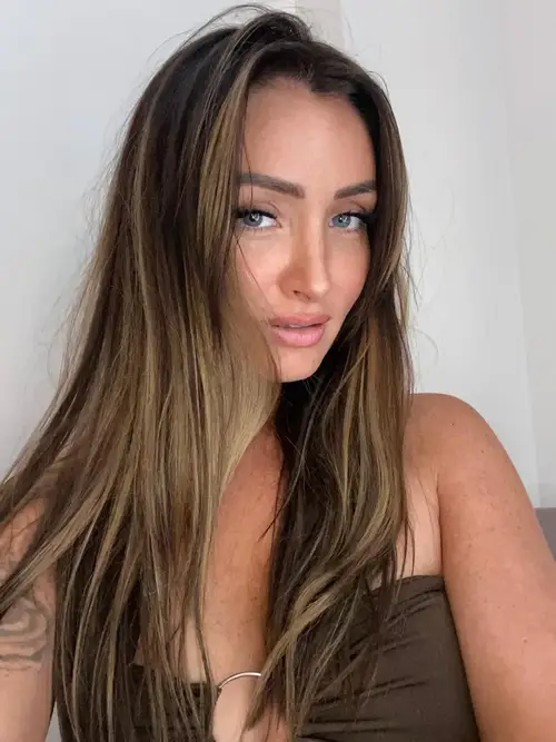 Bevly - Créatrice MYM premium avec contenu exclusif | French Modeles