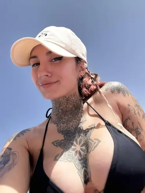 Luzz_chan - Créatrice MYM premium avec contenu exclusif | French Modeles