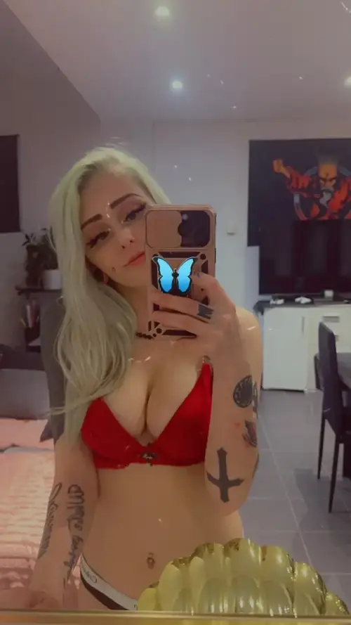 Emytrashh - Créatrice MYM premium avec contenu exclusif | French Modeles