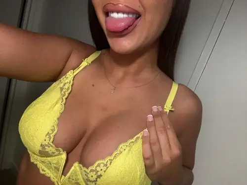 Lauraa_57 - Créatrice MYM premium avec contenu exclusif | French Modeles