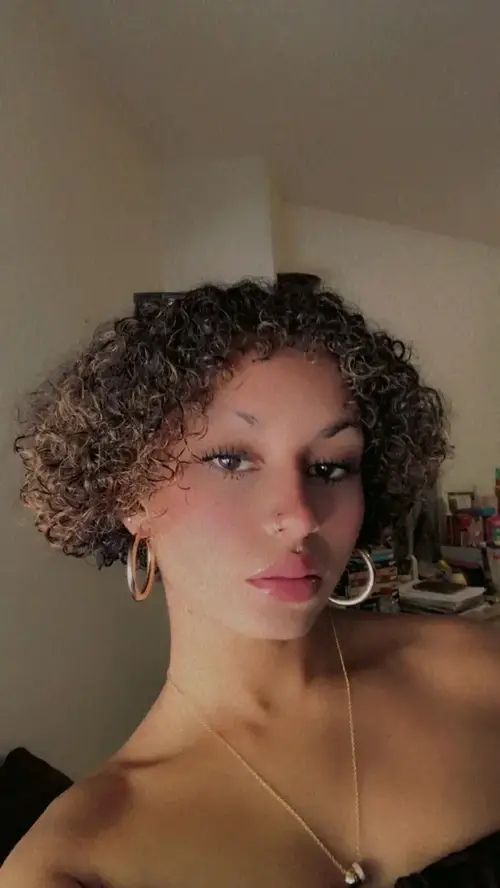 P_tasse - Créatrice MYM premium avec contenu exclusif | French Modeles