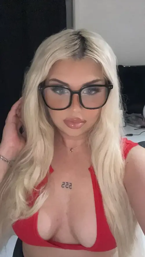 Elvirarportugues - Créatrice MYM premium avec contenu exclusif | French Modeles