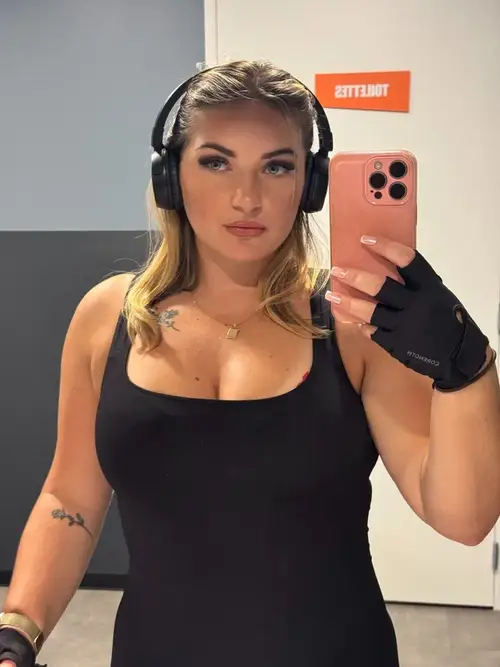 Lady_rina - Créatrice MYM premium avec contenu exclusif | French Modeles