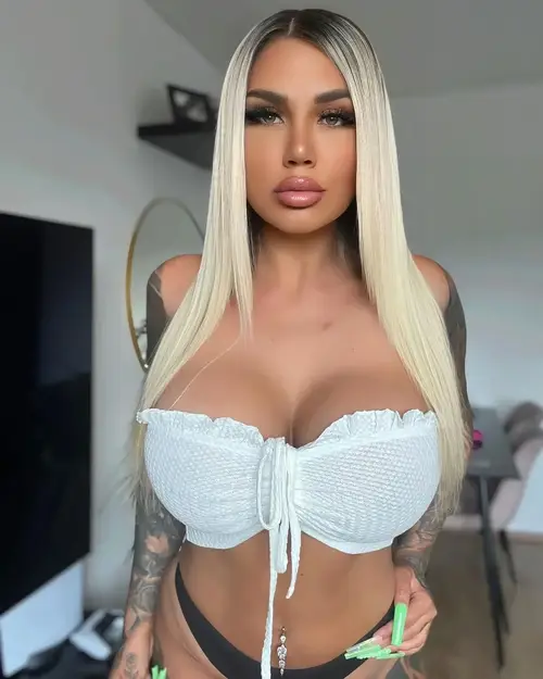 Karymel - Créatrice MYM premium avec contenu exclusif | French Modeles