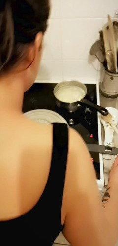 Me faire prendre pendant que je fais à manger 🤤