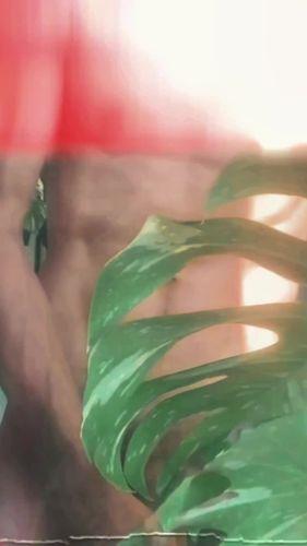 Viens découvrir Nathan avec son corps sculpté et bien membré 😍🥵 tu le trouvera en tapant nath75 en cliquant sur la loupe. Prêt à avoir un coup de chaud? 🤤