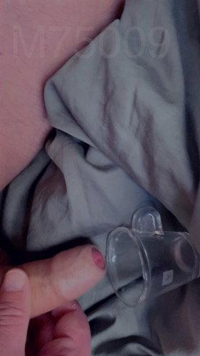 Une grosse ejac épaisse dans une tasse pour un soumis qui attend de tout boire ! version non censurée dans mes exclusifs