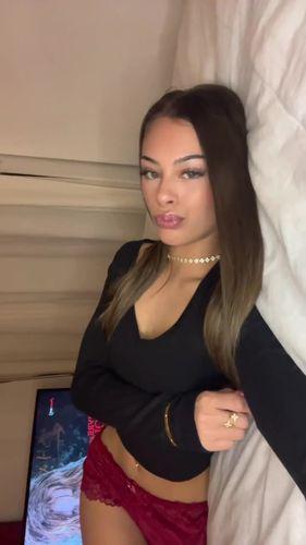 je crois que j’ai envie de quelqu’un ce soir…
quelqu’un qui ne fait pas que regarder,
mais qui vient vraiment me rejoindre 😏
ce soir… ça pourrait être toi 🤍
utilise MINXY50
et viens voir ce que je te réserve… rien que pour toi 🤭
