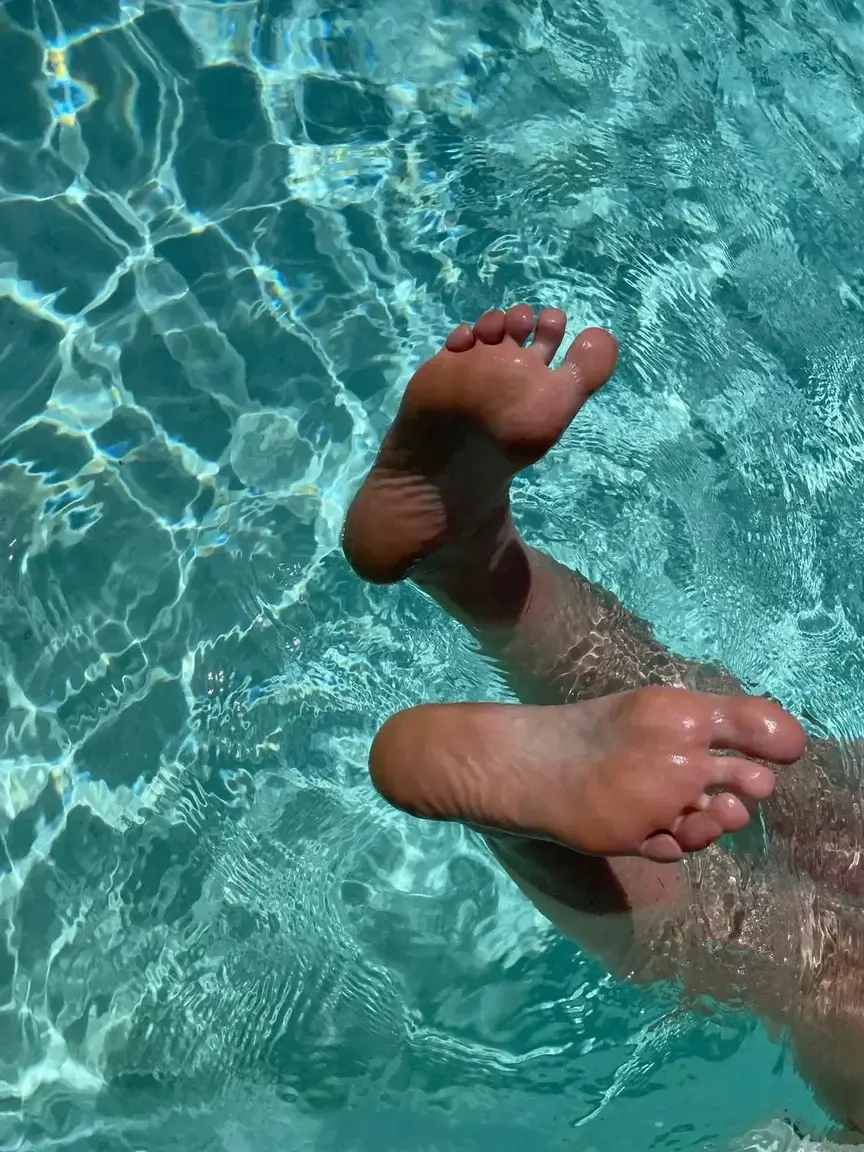 Leak & nude 10 — Les_pieds_dans_le_plat