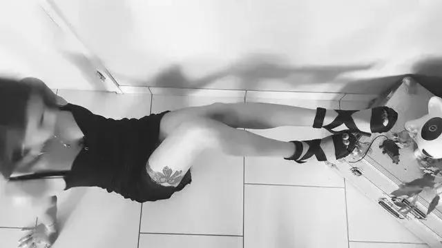 Photo de couverture de Les_pieds_dans_le_plat