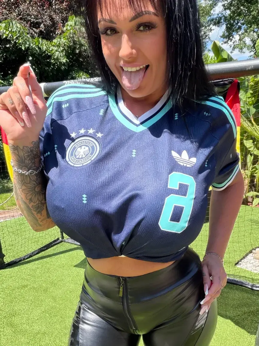 Heute ist 2ter WM Tag der deutschen Nationalmannschaft 🥰könntest du mit meinen Bällen auch umgehen ? 😈