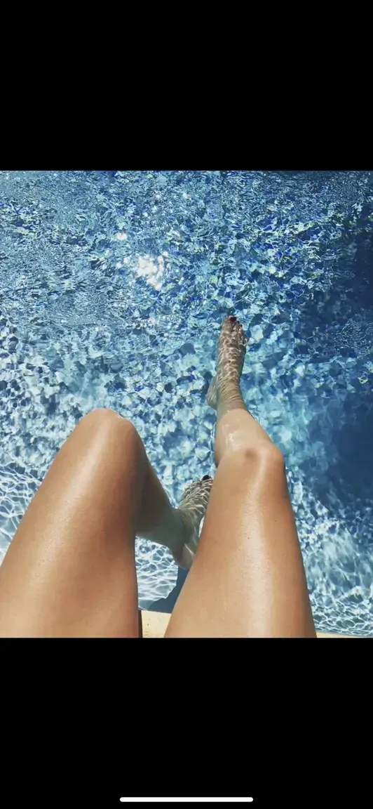 Toute petite photo de mes pieds l’été dernier pour vous amateur de pied, un petit avant goût de ce que je peu vous envoyé selon vos envie