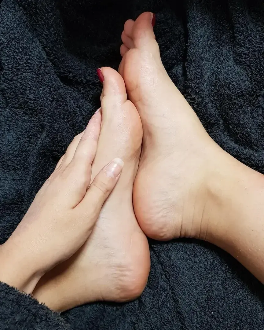 Leak & nude 2 — Les_twins_feet_girls