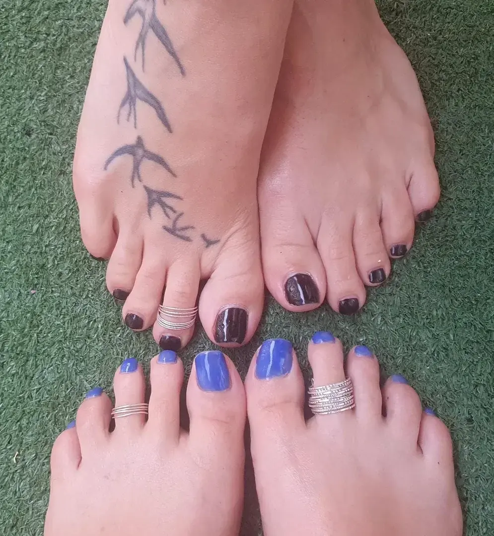 Leak & nude 4 — Les_twins_feet_girls