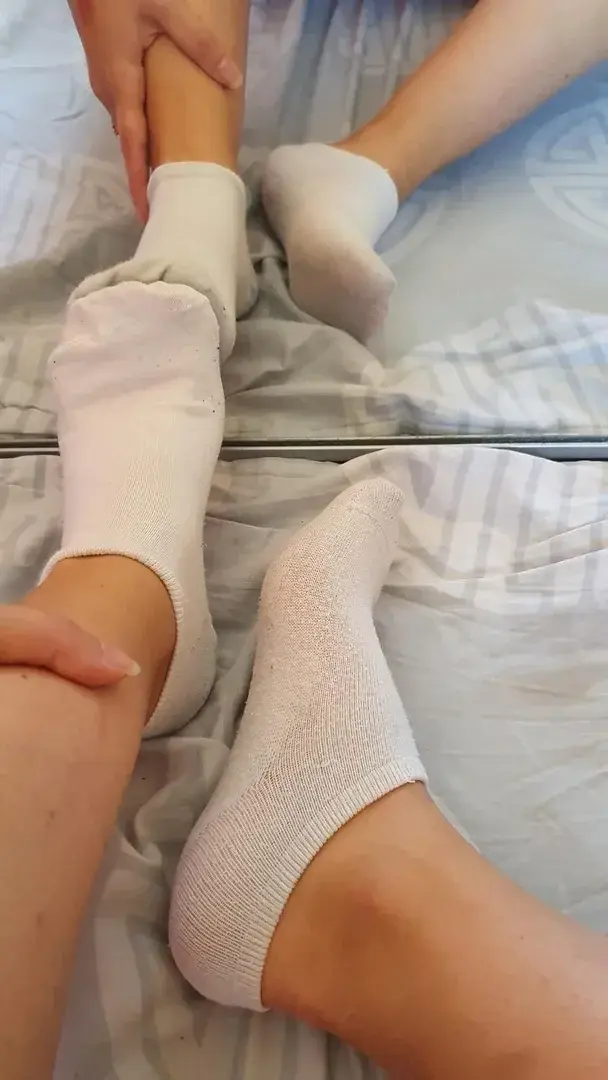 Leak & nude 10 — Les_twins_feet_girls