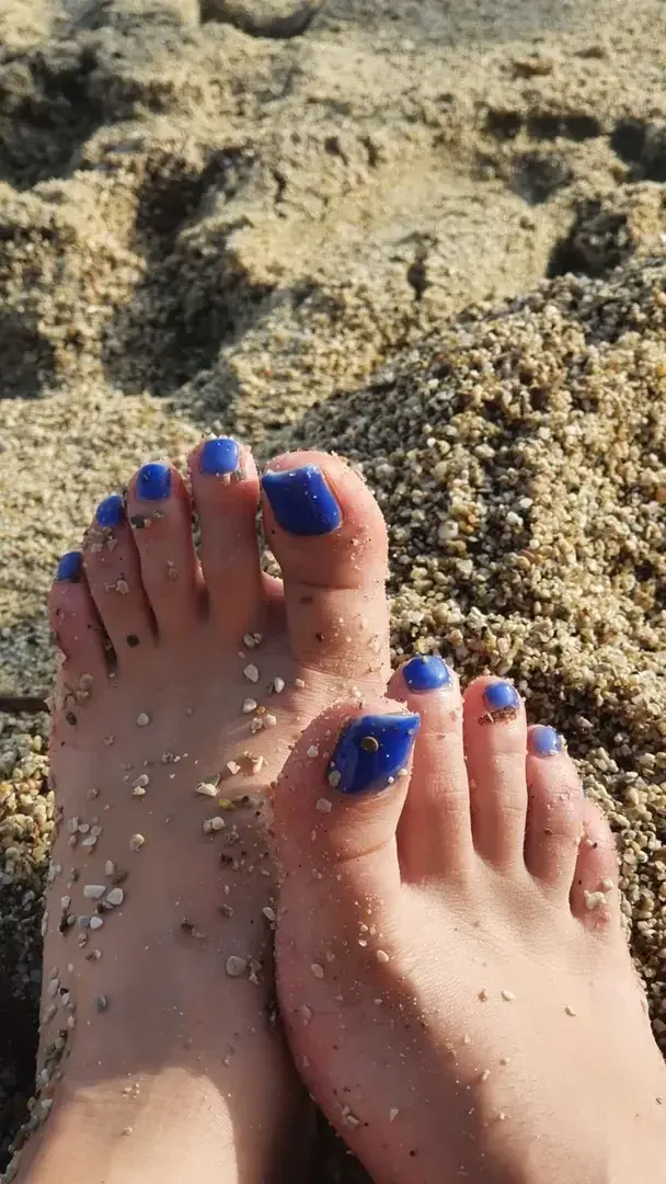 Leak & nude 12 — Les_twins_feet_girls