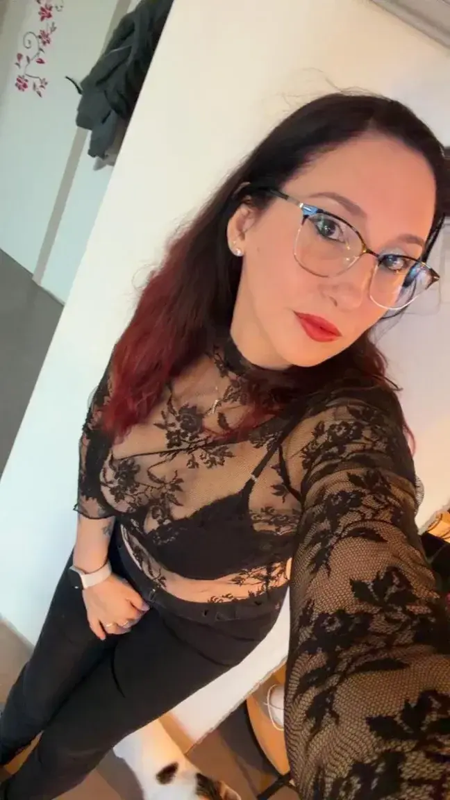 Leak & nude MYM — Isa-milf : « média » (MYM)