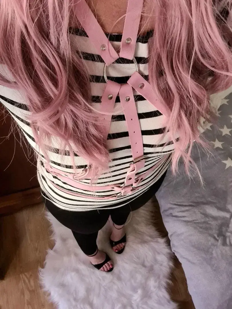 Sherry t'attends pour jouer 👣😘💕#fetish #feetfetish #feetlovers
