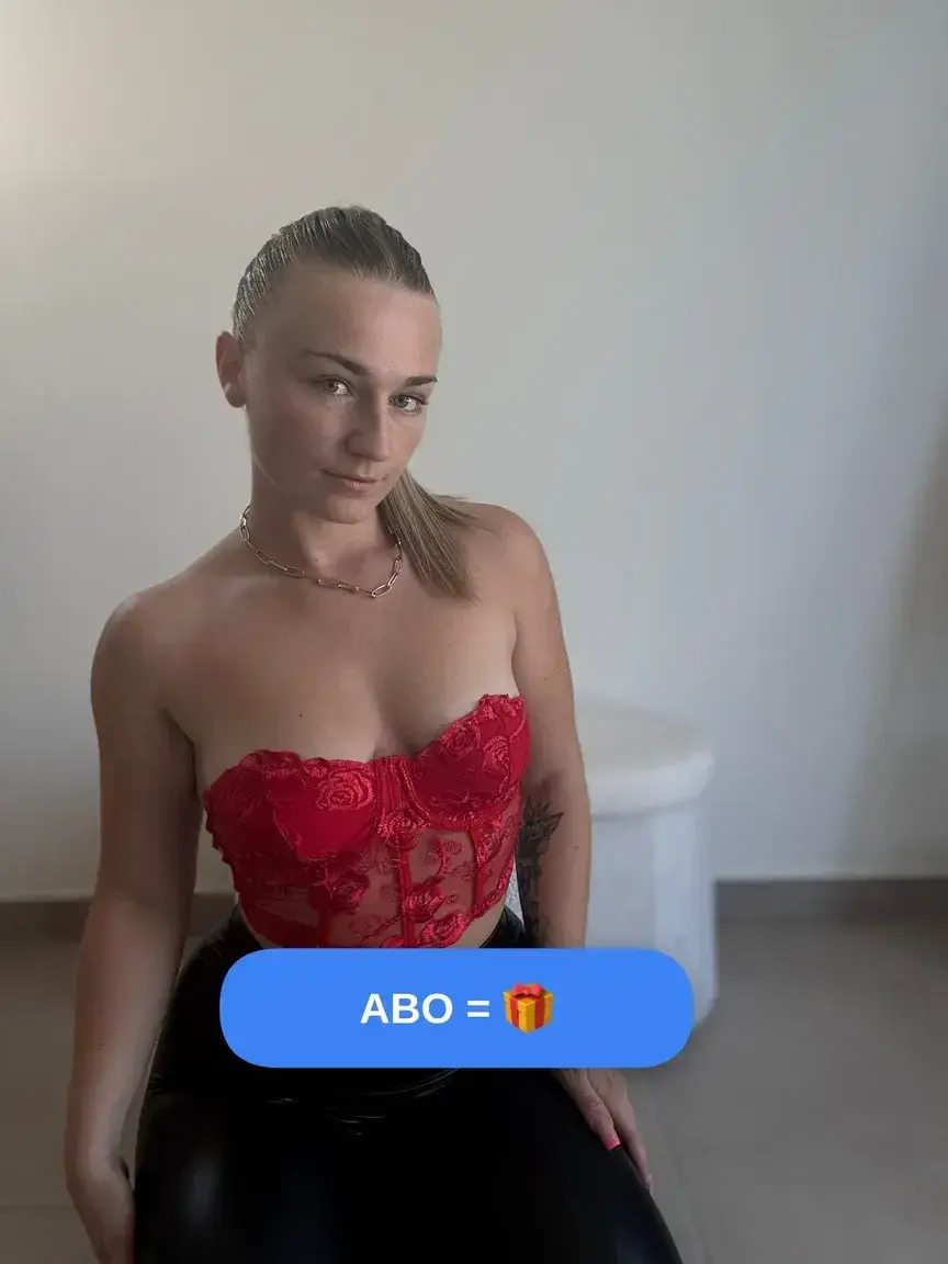 Je pourrais te montrer quelque chose… mais seulement en privé. 👅