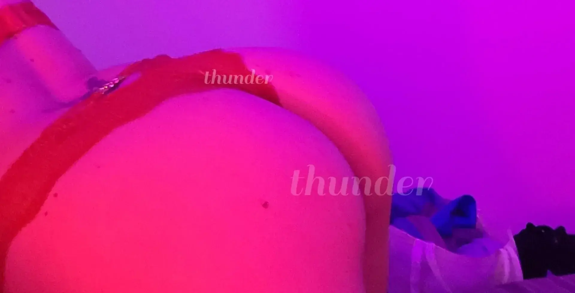 Leak & nude MYM — Thunderlust : « Kiss my ass 💋😘🍑 » (MYM)