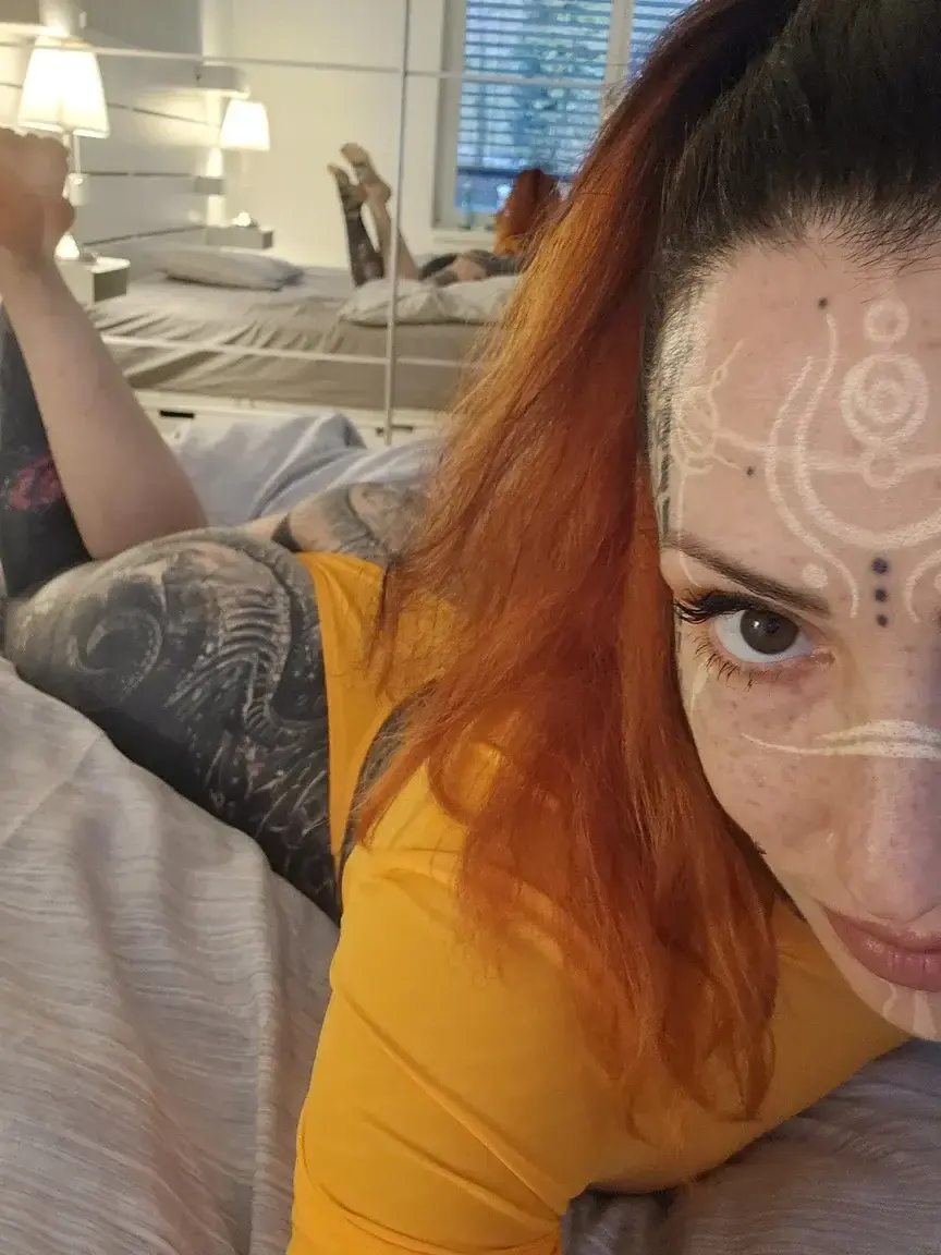 Envie de pimenter ta soirée ? Mon abo est gratuit. Rejoins-moi en privé si tu veux qu'on s'amuse😈🔥