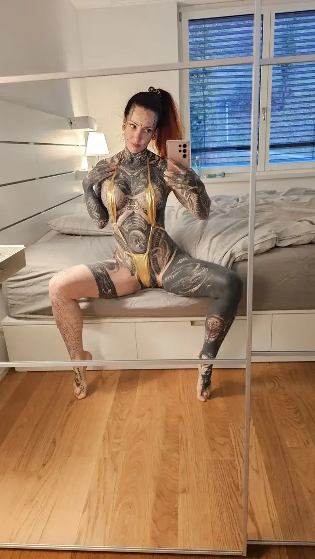 Abonne-toi gratuitement et découvre en privé tout ce que j’ai envie de te faire🥵