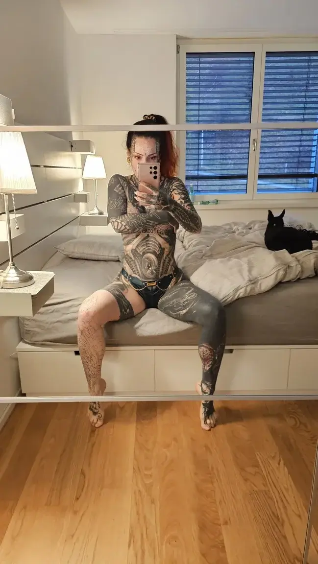 C'est gratuit pour s'abonner, alors profites-en ! On se retrouve en DM pour s'amuser🥵