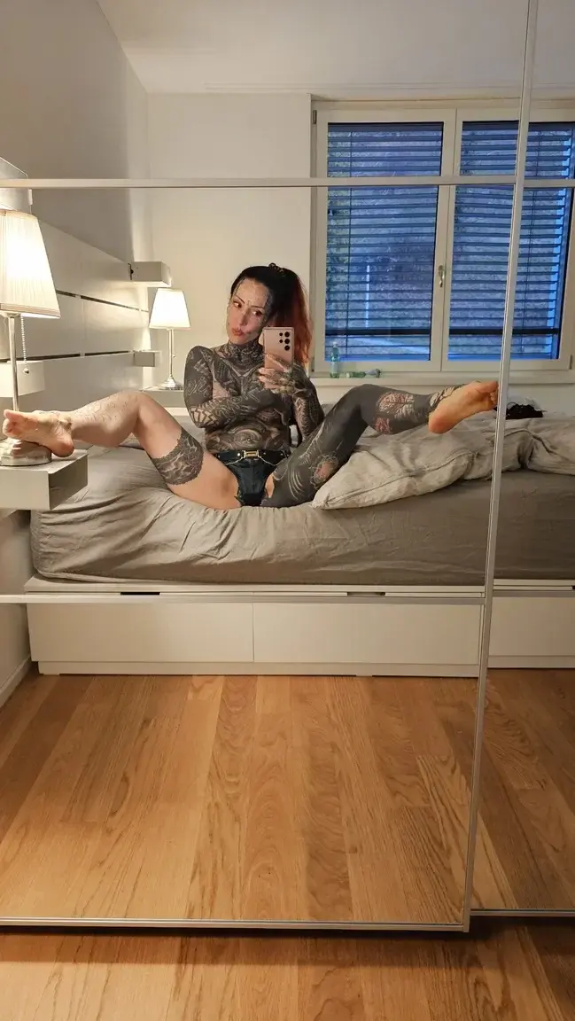 Rejoins-moi en DM pour voir mon côté le plus coquin 🔥 Abo GRATUIT