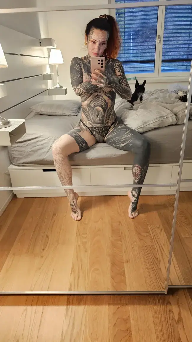 Mon profil est gratuit. En privé je suis ta petite fantaisie perso. Viens jouer avec moi…💦