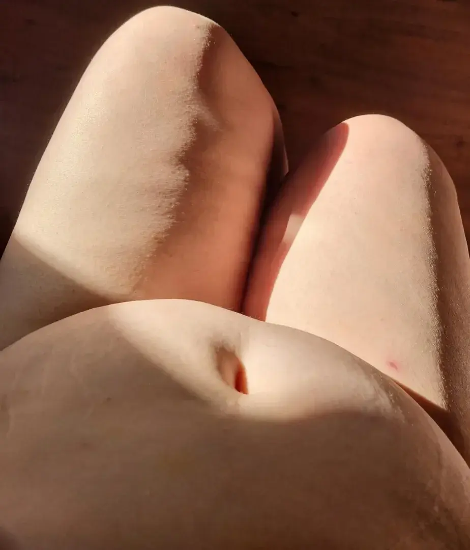 Rien de plus agréable le matin que sentir le soleil sur ma peau nuProfiton des derniers qu'il nous reste