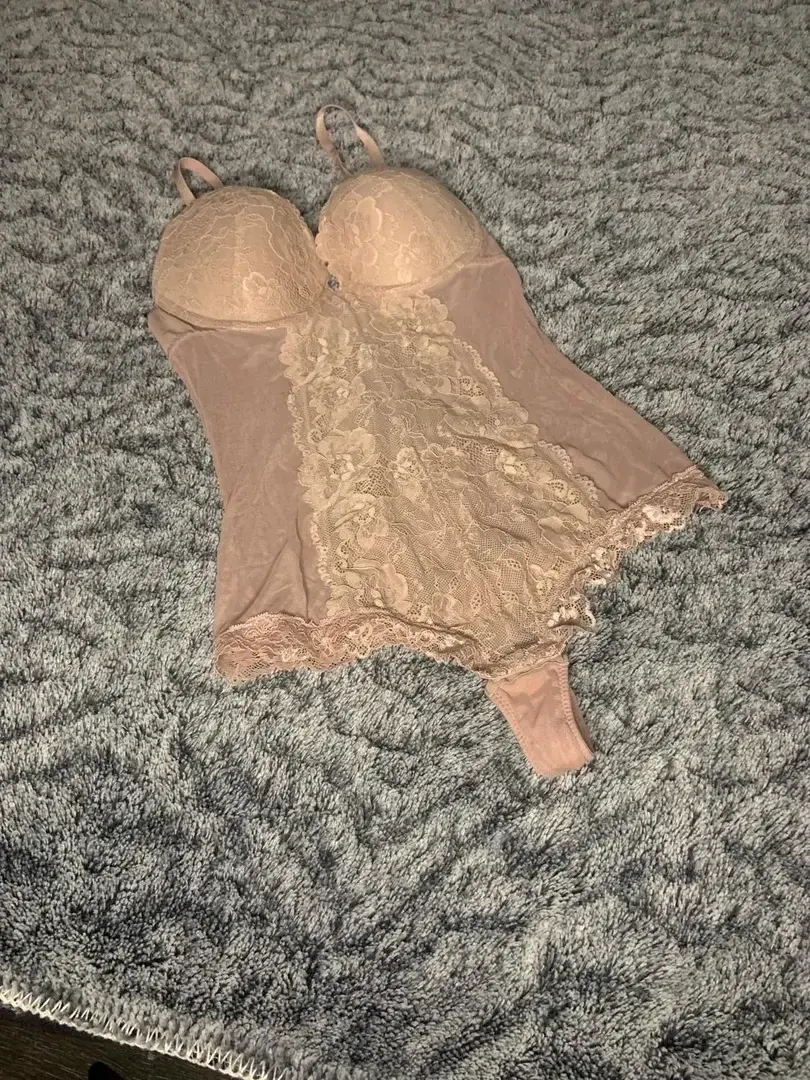 Leak & nude 6 — Butterfly-