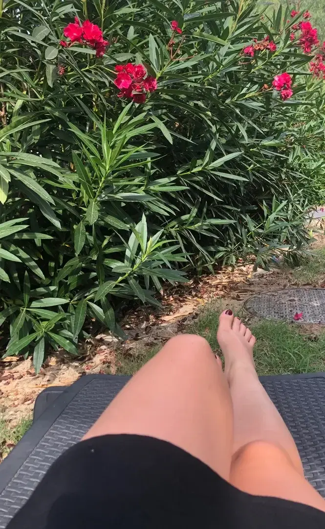 Leak & nude 1 — Petitspiedsred
