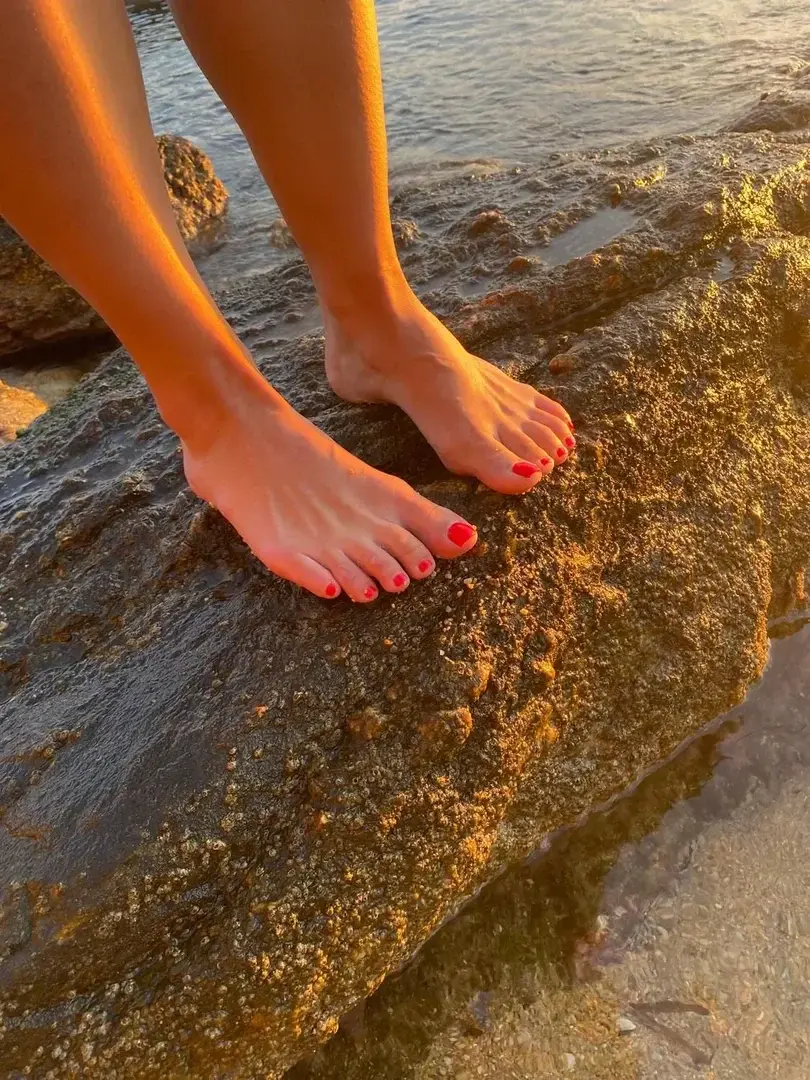 Leak & nude 1 — Solittlefrenchfeet