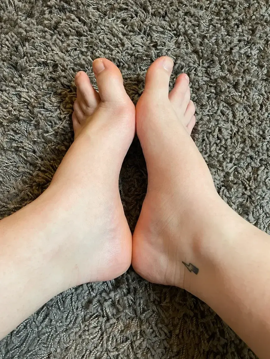 Leak & nude 1 — Pieds_2_rouquine