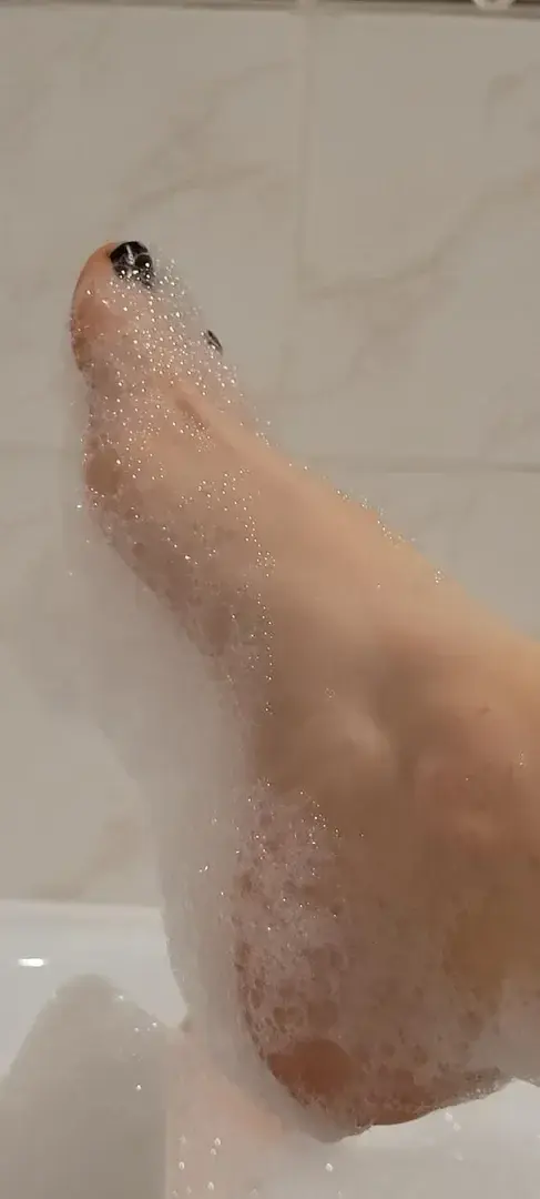 Leak & nude 7 — Bi-feet