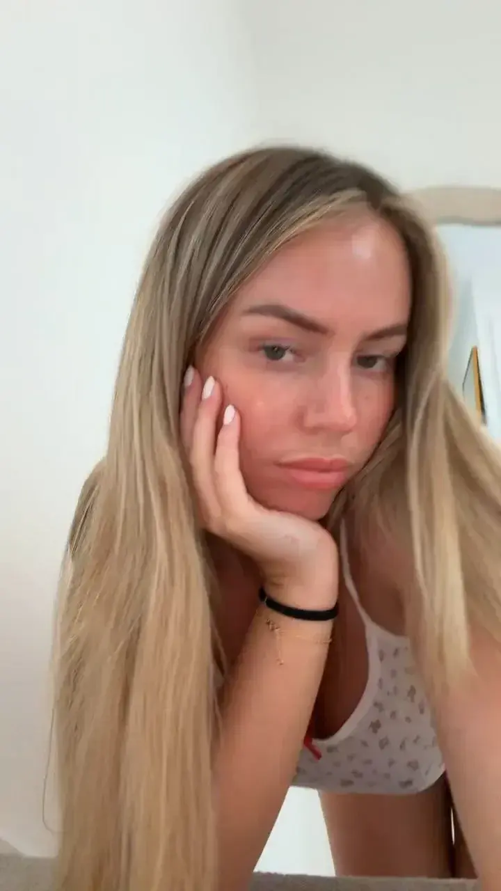 Leak & nude MYM — Lenajns : « je m’ennuie… personne à qui parler 😭 » (MYM)