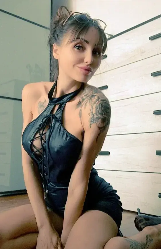 Leak & nude 2 — Ladysarah7_