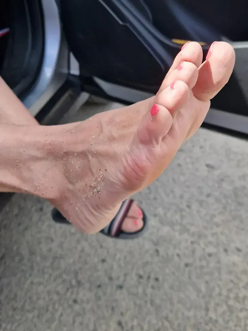 Leak & nude 2 — Feetgirl51