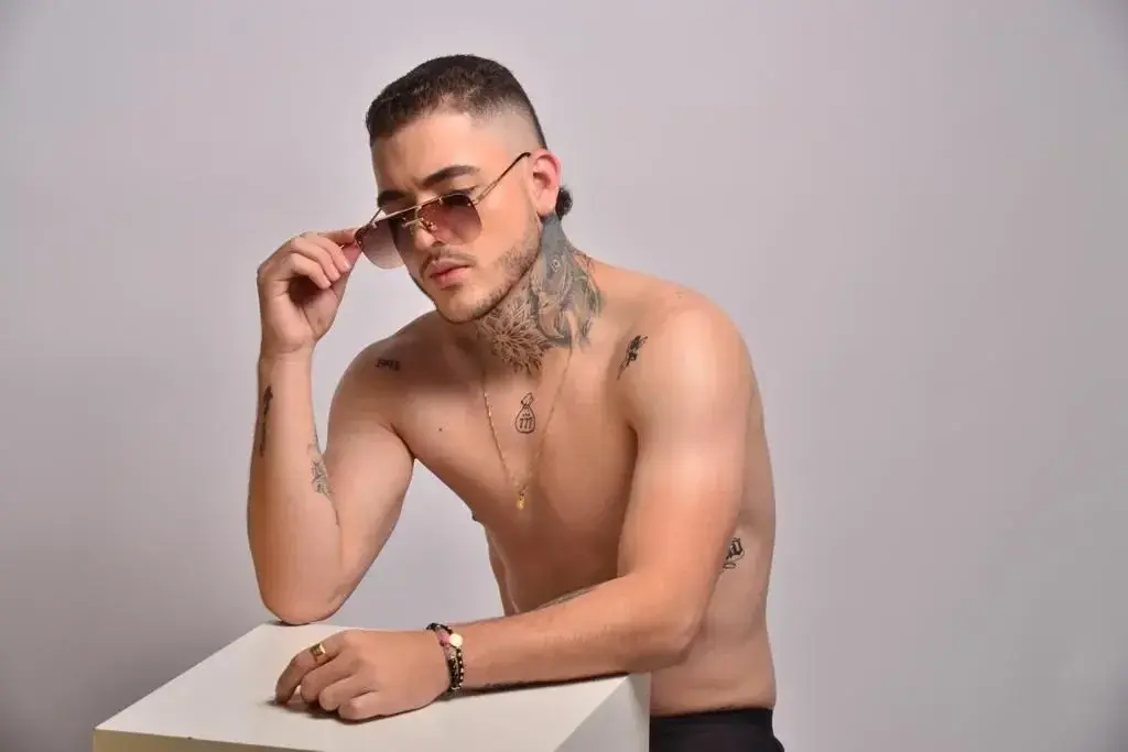 Leak & nude 1 — Aronwade