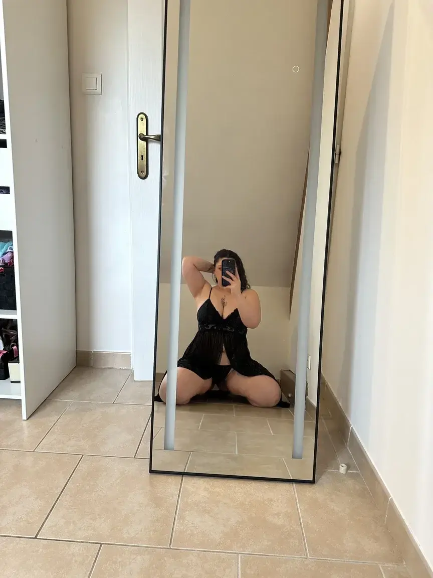 Leak & nude MYM — Mia_demone : « 🚨Abo GRATUIT code MAI26 » (MYM)