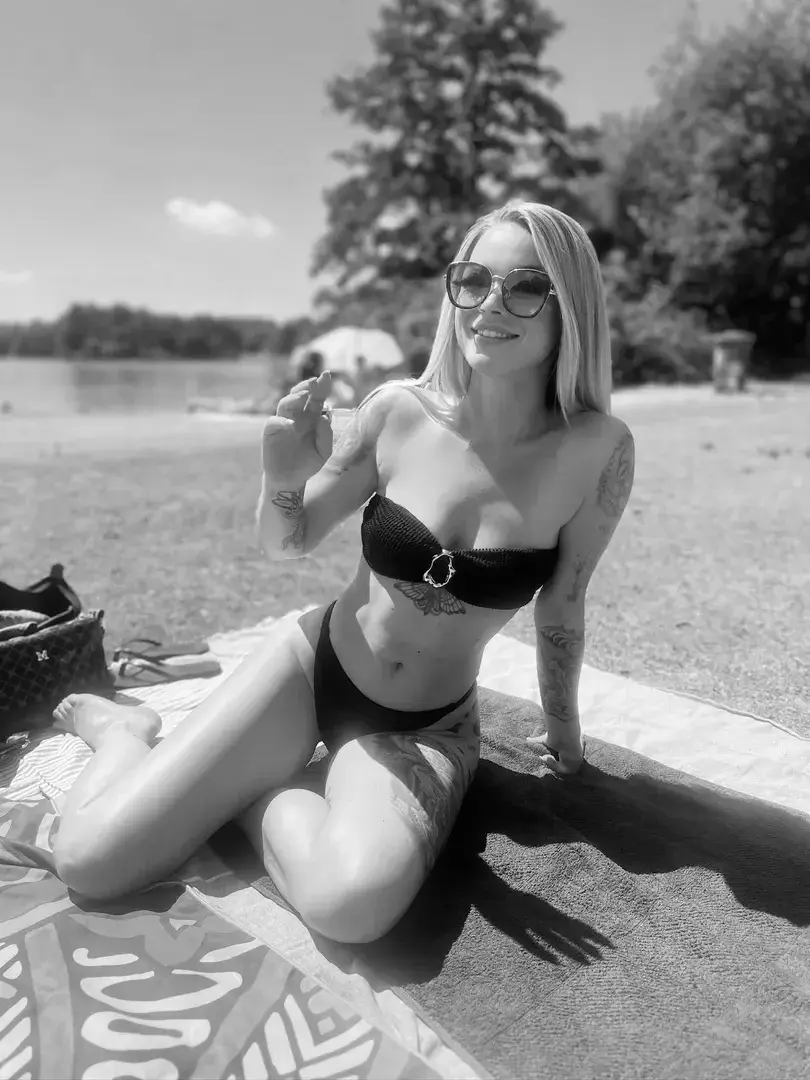 Leak public de Evadlsk — « Ich war am See und hatte versaute Gedanken😈Würdest Du es in der Öffentlichkeit treiben?🥵I was at the lake and had dirty thoughts😈Would you do it in public?🥵 » (nude) sur MYM