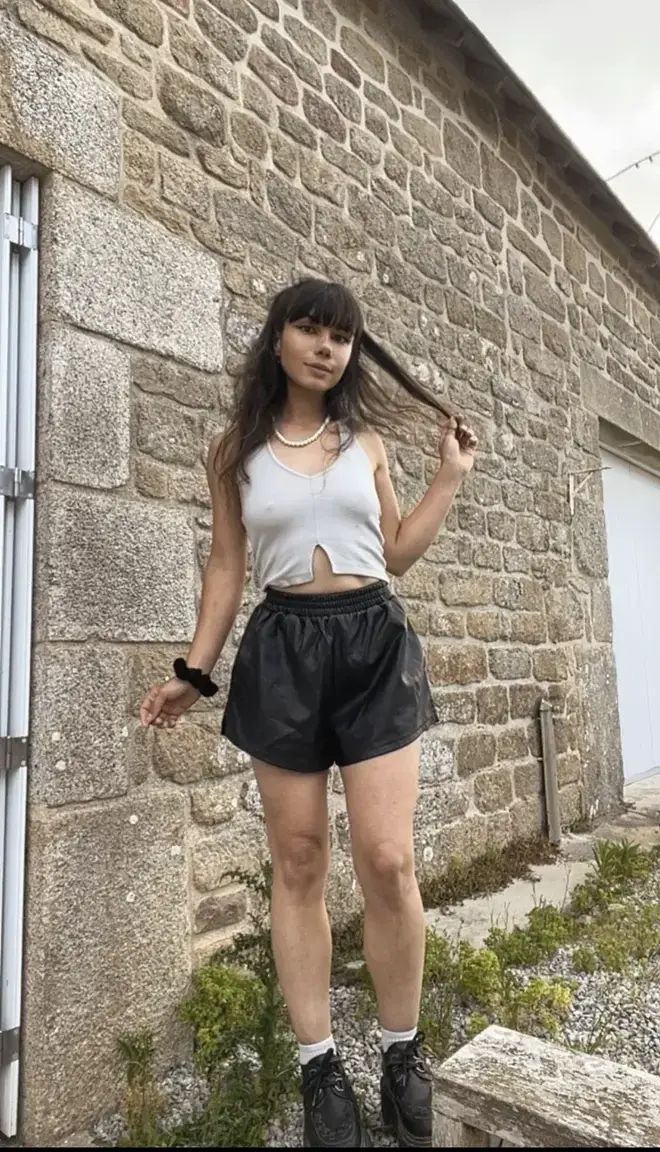Tu préfères un regard intense ou un sourire provocateur ? 😏
